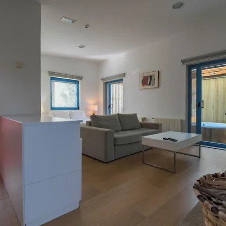 Apartament A De Carmen Cabana Moura