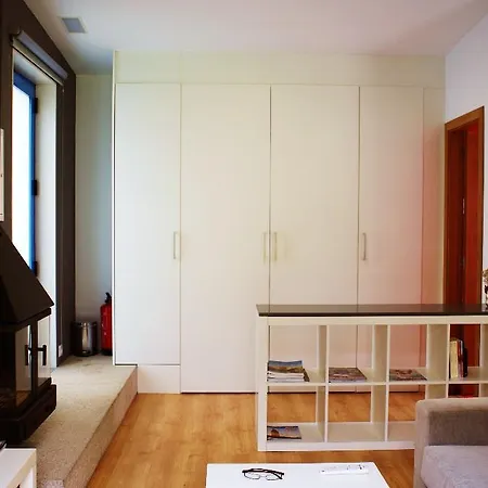 A De Carmen Cabana Moura