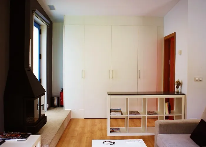 A De Carmen Cabana Moura